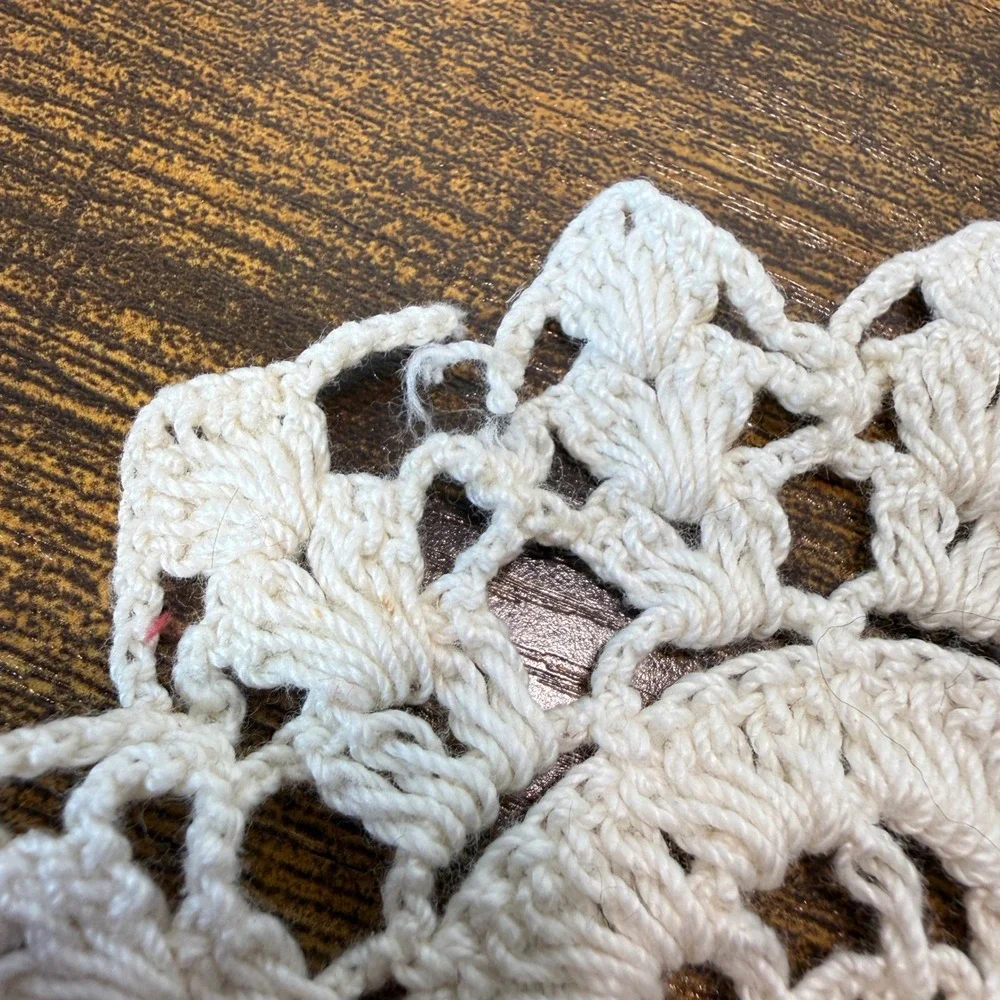 2 VTG Hand Crocheted Lace Doilies Cream Starburst‎ Floral 4-5